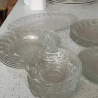 سرویس طرح عینکی بلورفرانسه ودیس چینی گل سرخ وبلور