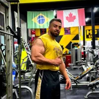 باشگاه بدنسازی وپرورش اندام و مردان آهنین