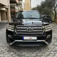 لندکروز ۲۰۱۱ مشکی ۶۰ ساله