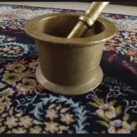 هاونگ برنجی قدیمی وزنش ۳کیلوقیمتش ۳۵۰۰