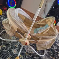 گهواره یا تخت کنار مادر