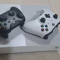 یک دستگاه Xbox one s