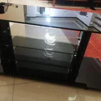 یه میز تلوزیون شیشیه  کارکرده