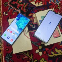 دو عدد گوشی سامسونگ و شیایومی