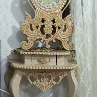 ساعت و میز تلوزیون