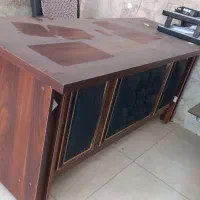 میز اداری جلو چرم و صندلی سناتور و میز جلو مبل