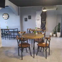 کارگر ساده کافه صبحانه و نهار