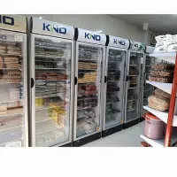 فروشنده وهمکار خانم مسلط به سبزیجات آماده
