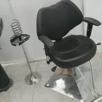 صندلی و آیینه|آرایشگاه و سالنهای زیبایی|کرج, حصارک پایین|دیوار