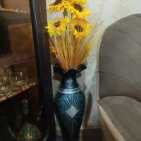 گلدون شیشه‌ای با گل آفتابگردان