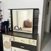 اینه و کنسول بزرگ و بسیار محکم