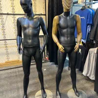 سه عدد مانکن مردانه دوتا ایستاده یدونه نشسته