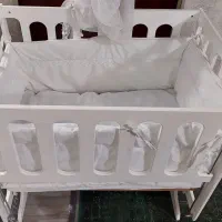 تخت کنار مادر