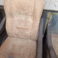 یک دست مبل ۷نفره،یه صندلی اصلاح،ومیز تحریر