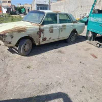 یک پیکان پژو موتر