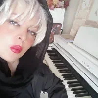تدریس پیانو آواز سلفژ همنوازی خانم دانشگاه تهران