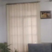 پرده عمودی تمیز