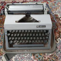 دستگاه تایپ قدیمی