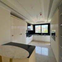 ۱۲۱متر نوساز/ تکواحدی/ مهندسی ساز /صرافها