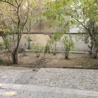 آپارتمان-طبقه-ی-اول-با-حیاط-بزرگ-شخصی
