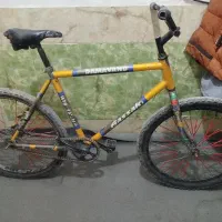 دوچرخه|دوچرخه، اسکیت، اسکوتر|خاش, |دیوار