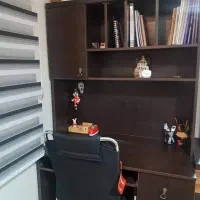 کتابخانه با میز تحریر