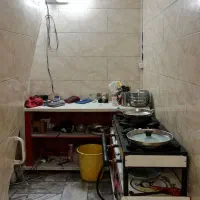 مغازه-بر-اصلی-خیابان-استخر