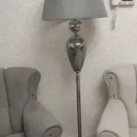 آباژور ایستاده