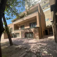 فروش ۱۲۰۰ متر اداری با معماری سنتی در ۷۶۰متر زمین