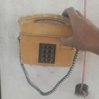 تلفن دیواری قدیمی