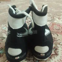 کفش ورزشی بوکس|تجهیزات ورزشی|هشتگرد, هشتگرد قدیم|دیوار