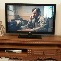 تلویزیون LG کاملا نو و میز تلویزیون