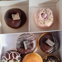 دونات تازه و خوشمزه