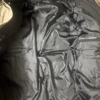 کاپشن|لباس|تهران, فلسطین (میدان انقلاب)|دیوار