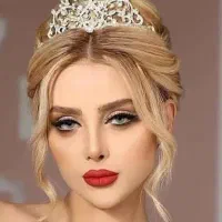 در خانه میکاپ. شنیون .کاشت ناخن. بافت ها.اصلاح