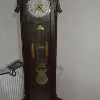 ساعت ایستاده و میز خاطره