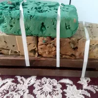 تعدادی باکس یا سبد گل با اسفنج