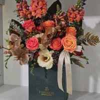 باکس گل مرتفع نارنجی قرمز ولنتاینی کد ۱۰۱۸ گلاریس