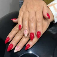 ترمیم و کاشت ناخن آفر ویژه تابستونی