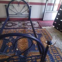 با سلام یک عدد تخت فلزی با تشک بفروش می رود|تشک تختخواب|بروجن, |دیوار