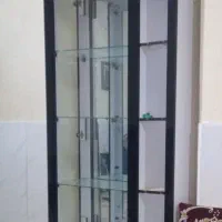 ویترین شیشه ای