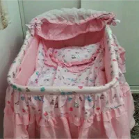 تخت کودک کنار مادر