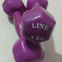 یک جفت دمبل ۴ کیلویی