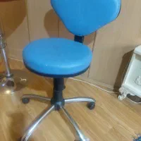 یک عدد صندلی چرخدار
