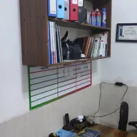 میز و کتابخانه و پارتیشن دفتر کار و آموزشگاه