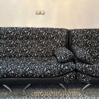 مبلمان راحتی هفت نفره در حد نو همراه با میز و عسلی