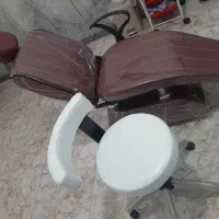 صندلی اصلاح متحرک و تابوره سفید چرخ دار