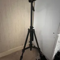 سه پایه دوربین