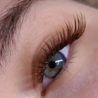 خدمات اکستنشن و لیفت مژه و ابرو