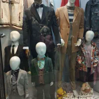 فروشنده اقا و خانم